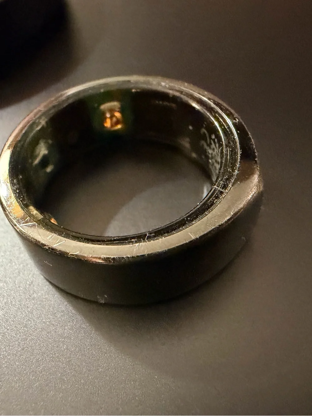 Oura Black Round Magnetic Ring Charger with White LED